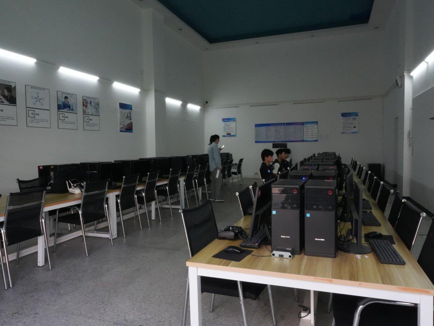 专业技能培养与技术咨询 珠海市索卡科技技工学校的特色教育模式